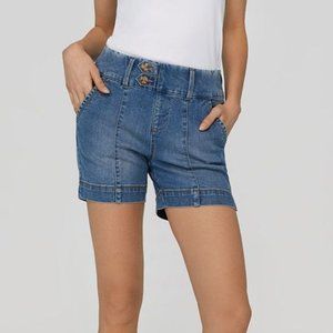 Suzy Shier Stretch Denim Shorts Light Denim Blasted Size 3 / Size 5 NWT